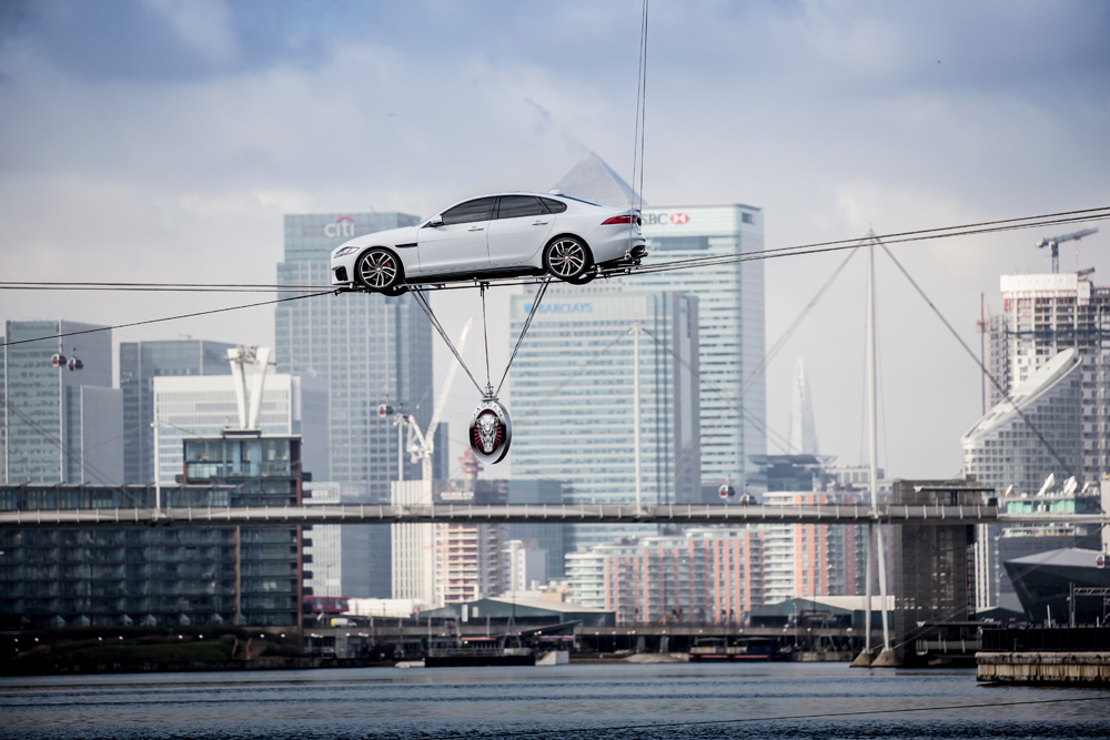 Jaguar – XF Hochseil-Stunt 